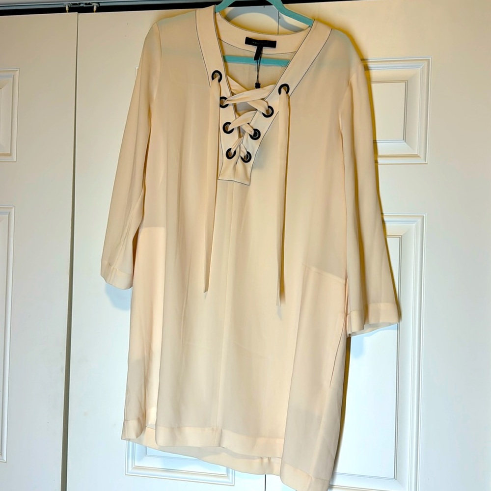 Beautiful and timeless dress with pockets